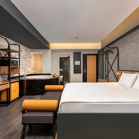 מלון Afflon Loft 3*